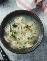 Пельмени с бульоном